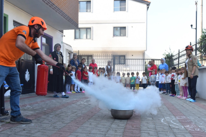 Bursa Yıldırım'da minik itfaiyeciler göz kamaştırdı