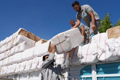 Denizli'de yangınzedelere yem ve saman desteği