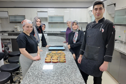 Kocaeli'de yeni pasta şefleri eğitimlerine başladı
